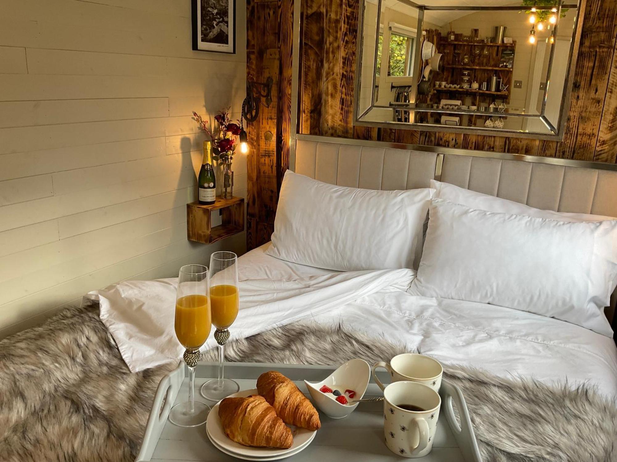 Gillan Creek Retreat Hotel เฮลสตัน ภายนอก รูปภาพ